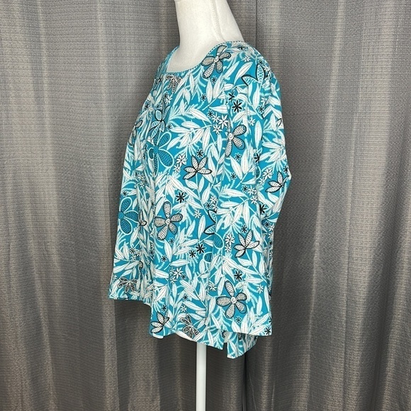 BECHAMEL XL BLUE AND WHITE FLORAL PULLOVER BLOUSE - Picture 4 of 8